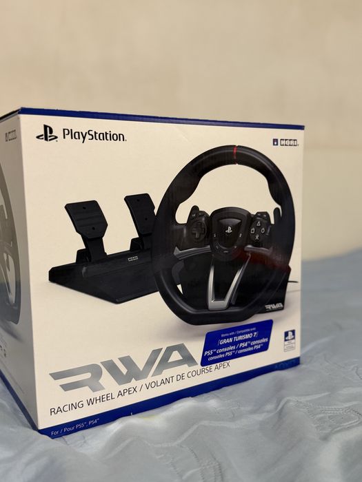Volan gaming Hori, compatibil cu Playstation 4/5 și PC
