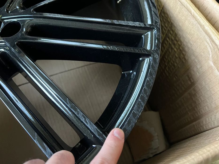 Jante Porsche 21 R21Panamera porsche cayenne jante porsche in doua latimi gloss black cu mici defecte