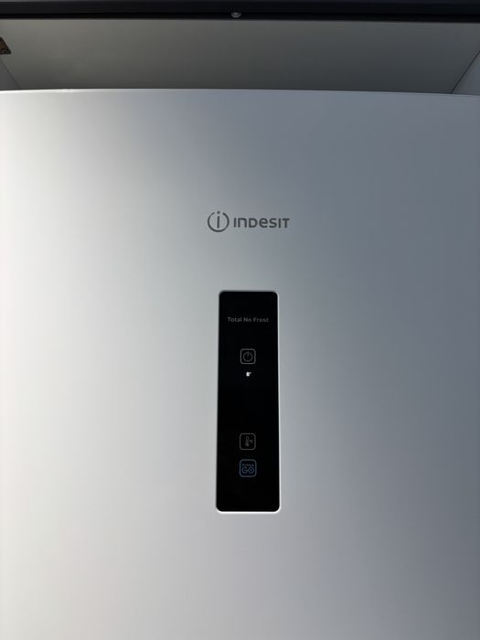 Холодильник Indesit