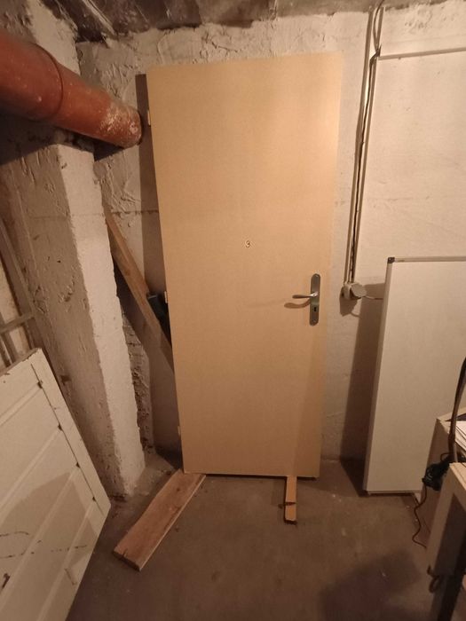 1. Метална Врата 2.Дървена Интериорна и 3. Решетка за Прозорец