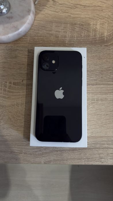 Продавам iphone 12 80% batery health отлично състояние