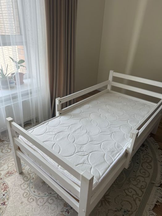 Продам детский кровать с матрасом