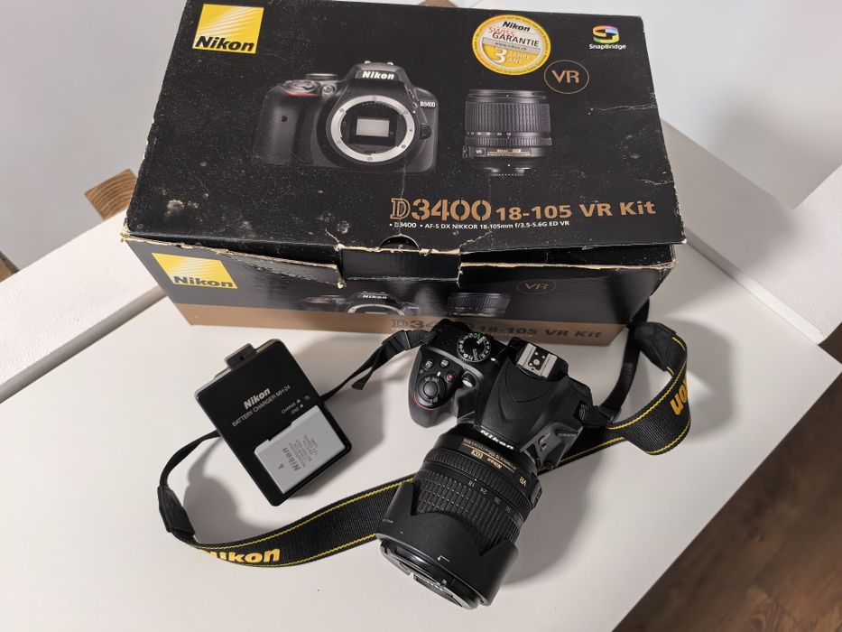 Nikon D3400 cu obiectiv 18-105