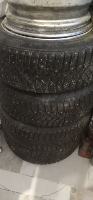 Продам шины шипование с дисками