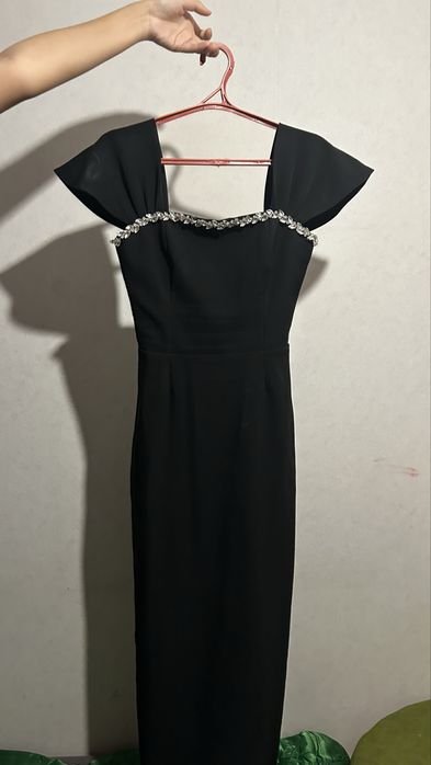 Элегантное чёрное платье