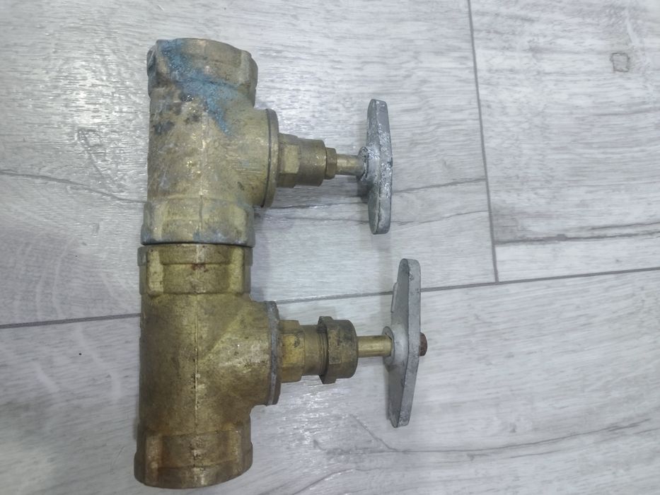 Продам краны бронзовые