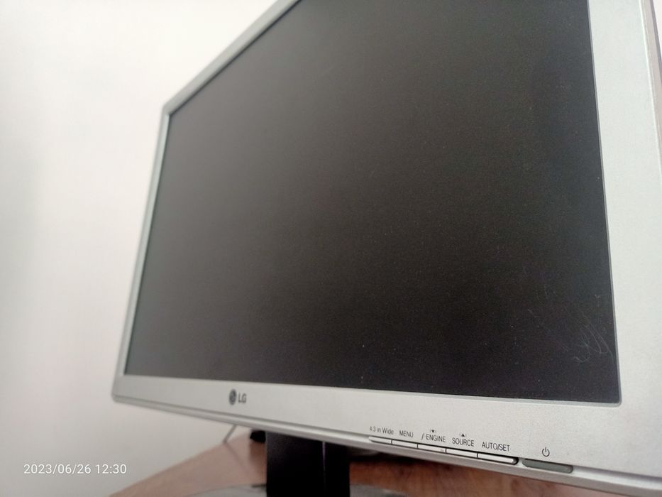 Монитор Flatron W2242T-SF