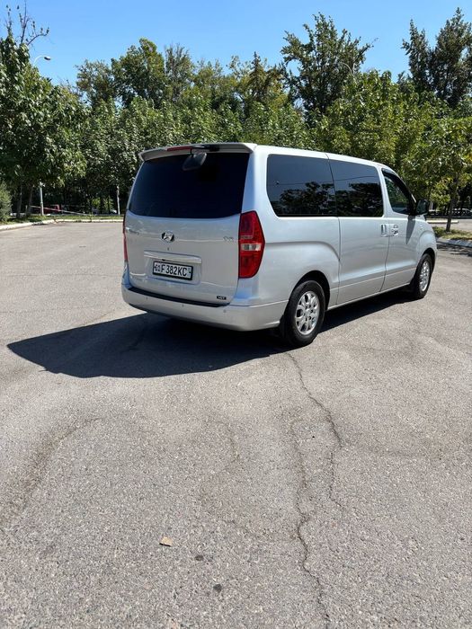 Транспортные услуги на комфортном Минивэн Hyundai