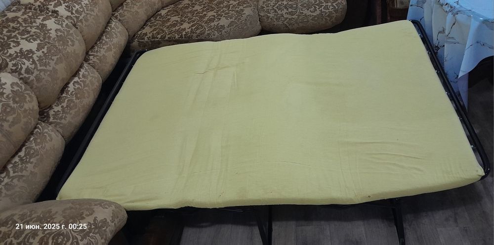 Угловой диван и кресло