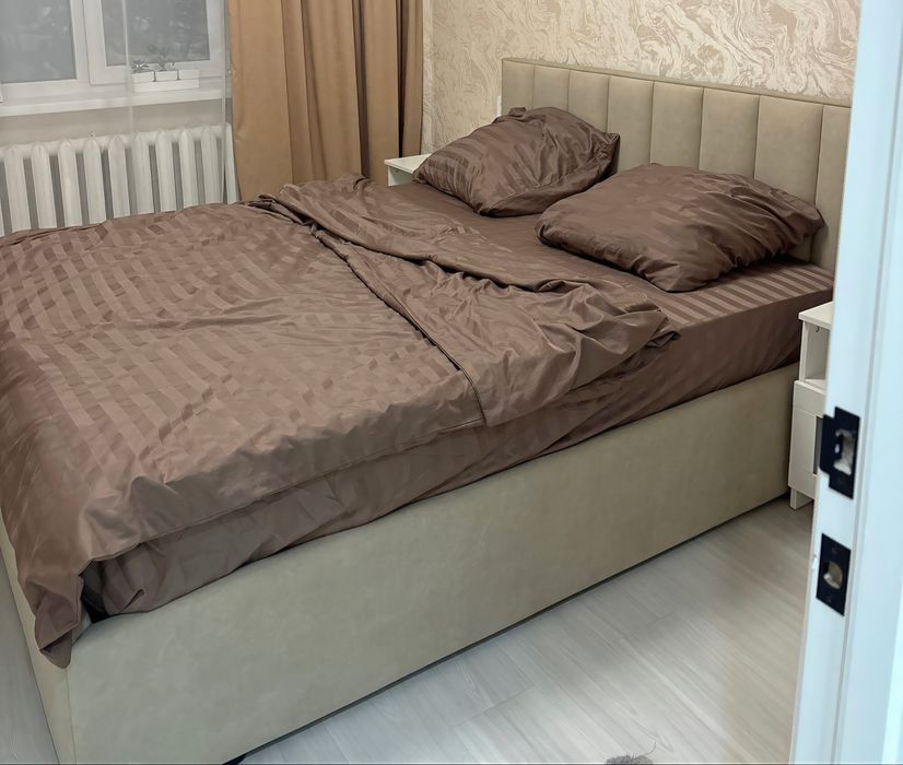 Двуспальная кровать,  Мягкая кровать, с подъемным механизмом,