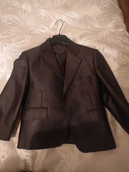 Продаю костюм для мальчика