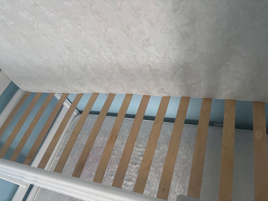 Продам двухъярусную кровать.