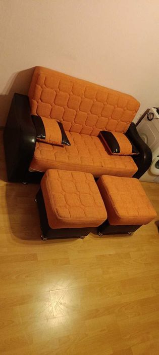 диван разтегателен тик так с място за багаж 2 табуретки и възглавнички