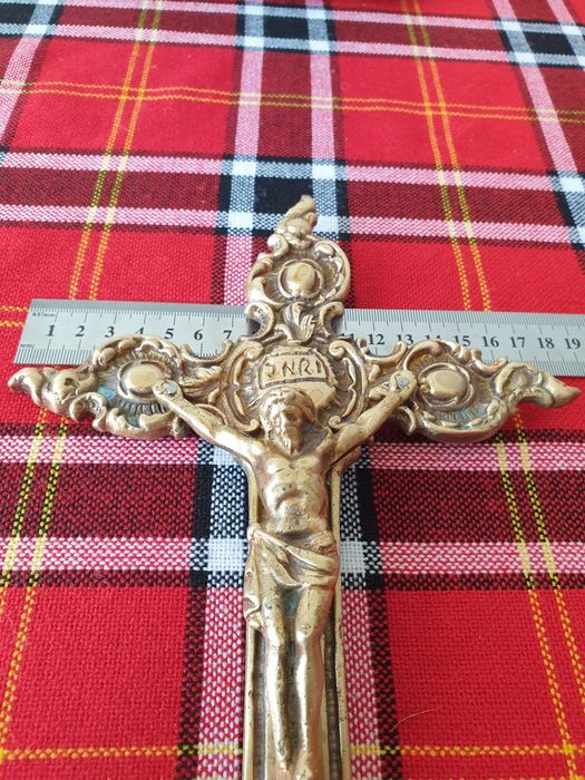 Кръст  от  месинг