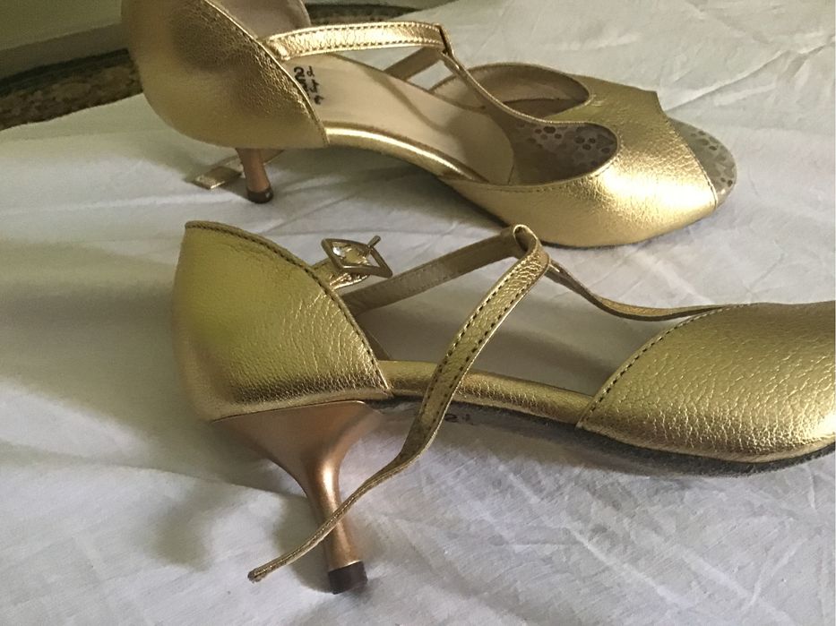 Pantofi de dans aurii nr 37 toc 5,5 cm