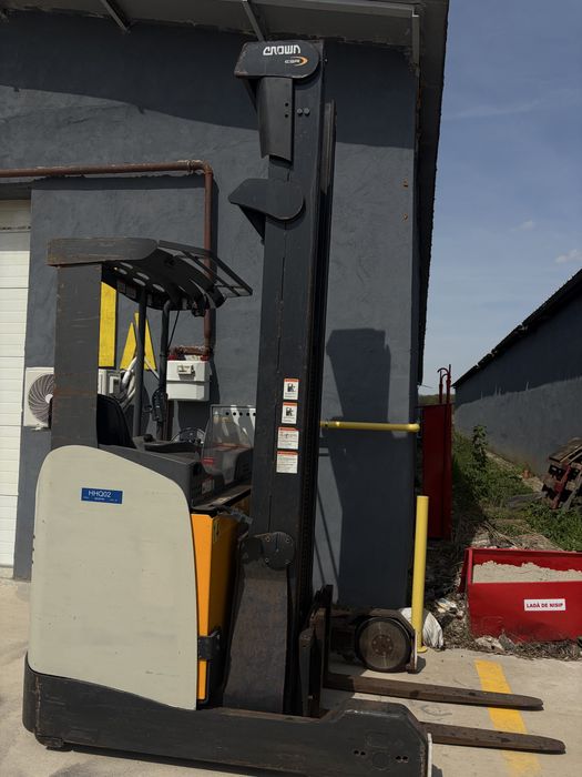 Stivuitor electric CROWN reach-truck