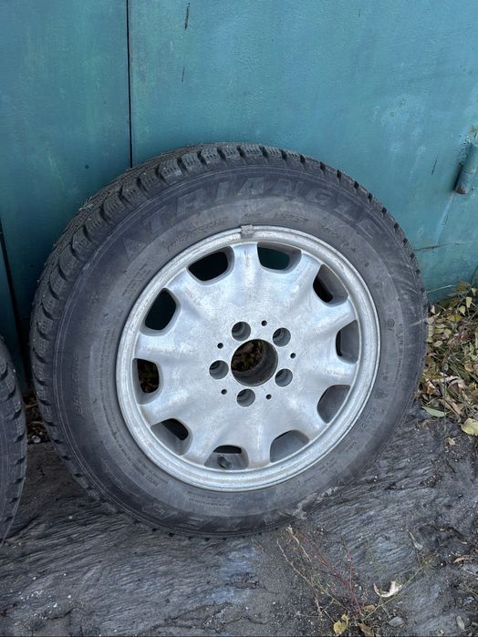 Продам диски с резиной зима Мерседес