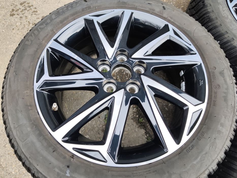 16" оригинални алуминиеви джанти за Toyota Yaris hybrid.