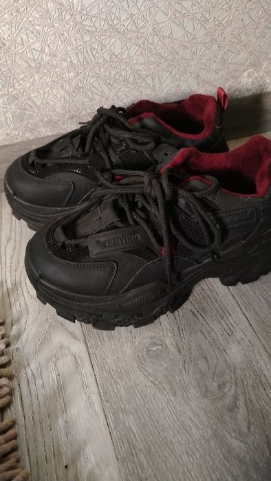 Продам кроссовки в хорошем состоянии