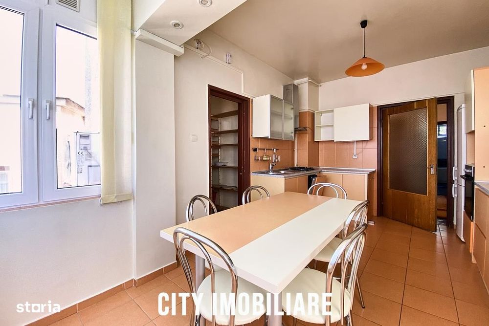 Apartament 3 camere, decomandate, S 100 mp, garaj, str. Hajdeu.