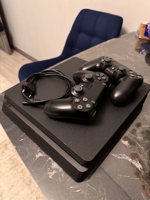 Продам PlayStation 4 Slim