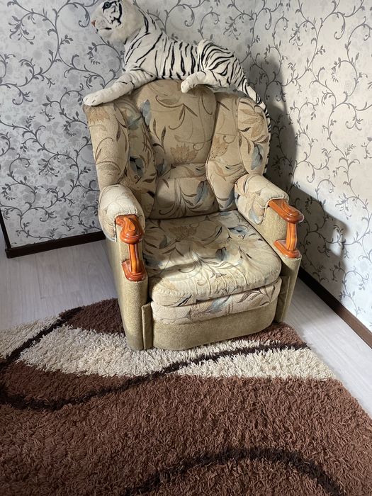 Диван и два кресла