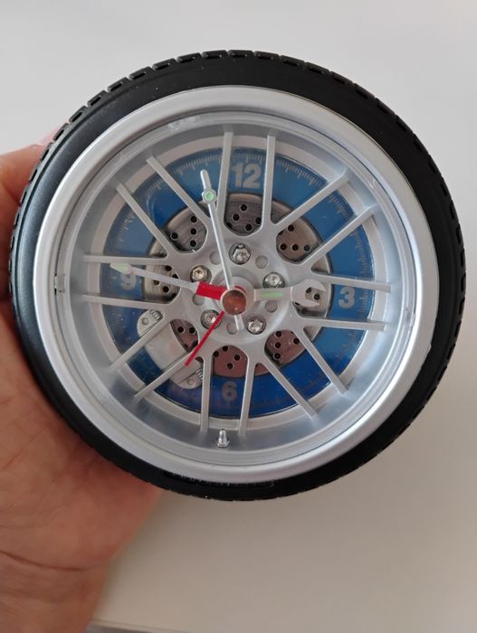 Часовник-будилник, настолен