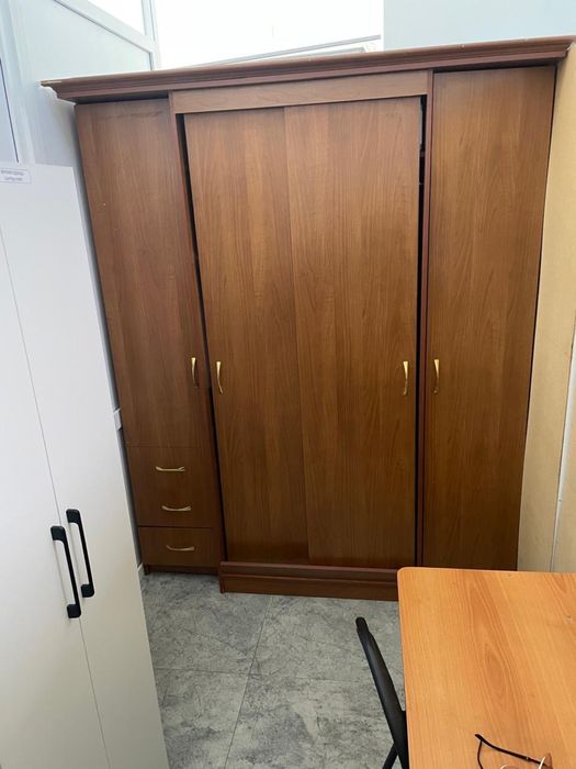 Продам шкаф срочно