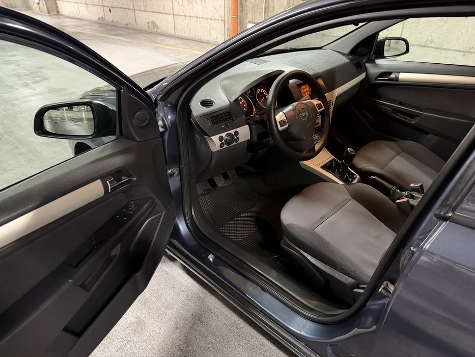 Opel Astra H Sedan  1.6 16V  115 CP  Benzină  2009  Euro 4  176.000 KM