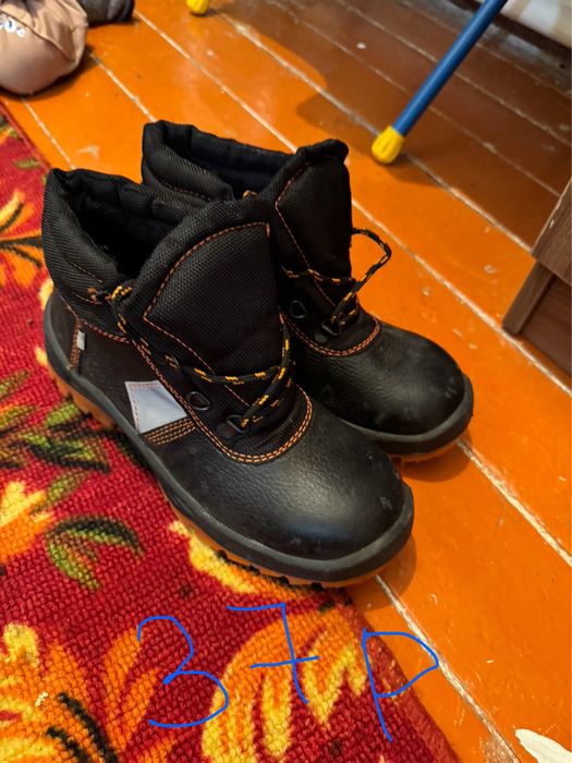 Новые рабочие ботинки