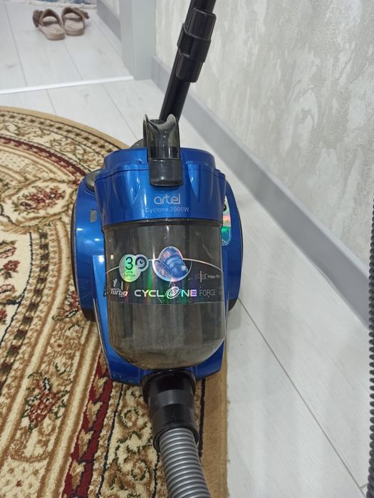 Продам пылесос Artel