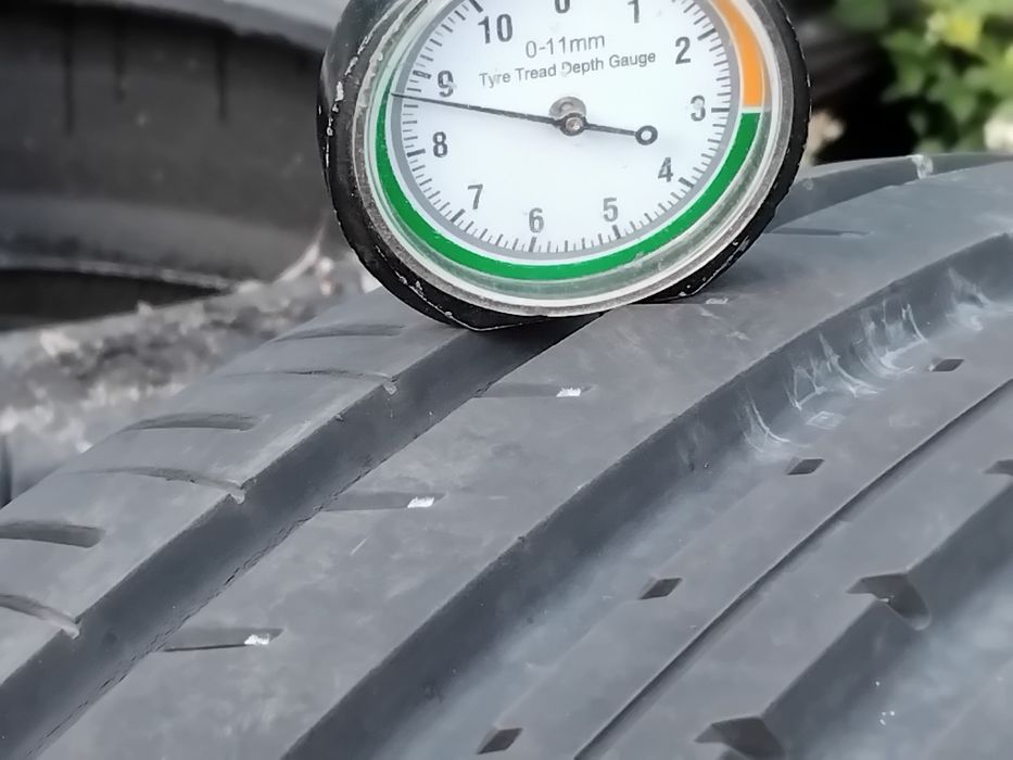 Гуми 215 55 18 Тоьо Toyo 2 броя - нов внос. Като нови. Ако случайно не можем да се свържем по телефона, пишете на лично съобщение.