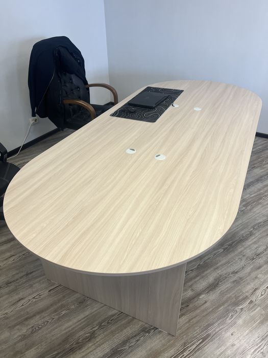 Продается конферец стол