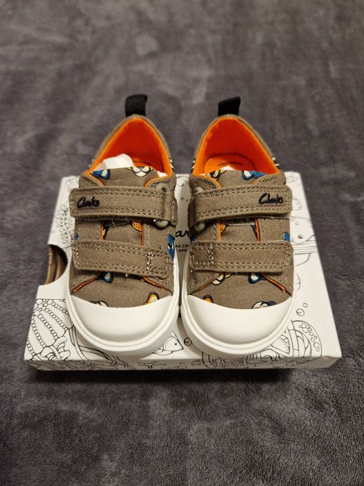 Tenesi Clarks marime 20