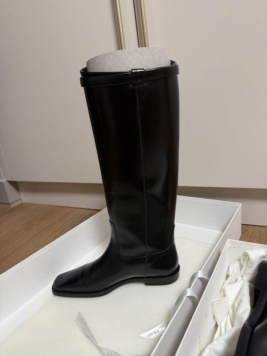 Продам сапоги Toteme