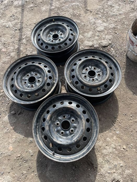 Продаются штампованные диски, Toyota R16.