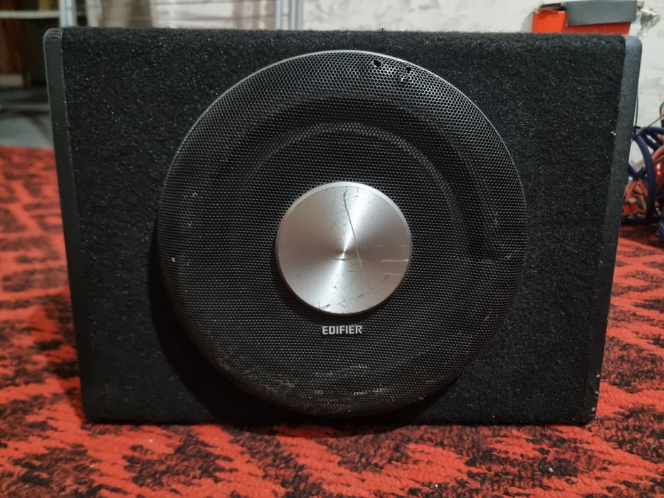 Автомобильный сабвуфер Edifier CW810