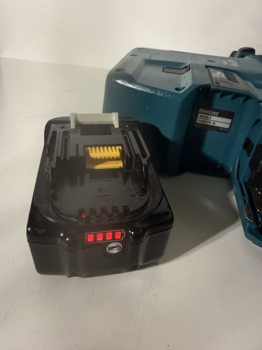 Makita DHR 242 rotopercutor cu aspirator