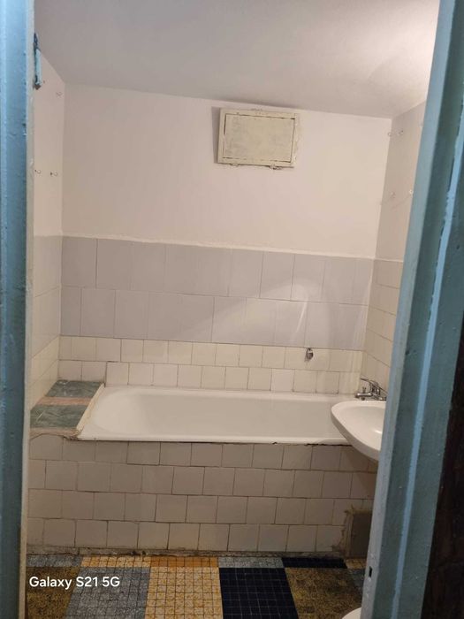 Apartament 3 camere/2 bai, 69 mp + balcon + pivniță,