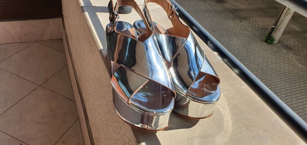 Дамски сребристи сандали