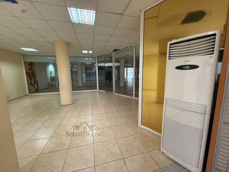 Дава се под наем Магазин в Велико Търново, Център - 120 кв.м за 357 € - Снимка #2
