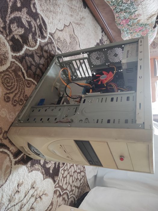 Офисный компьютер в идеальном состоянии!