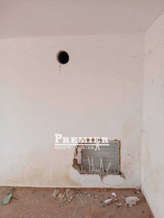 Къща с голям потенциал в село Загорци,