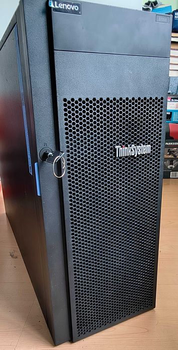 Офис сървър Lenovo ThinkSystem ST250 Tower 4LFF Xeon E-2236 32GB RAID 530-8i MT: 7Y45