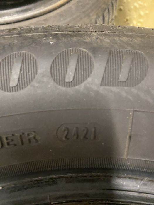 Гуми good year 215//60/16