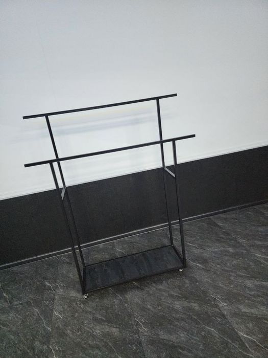 Напольная вешалка для одежды