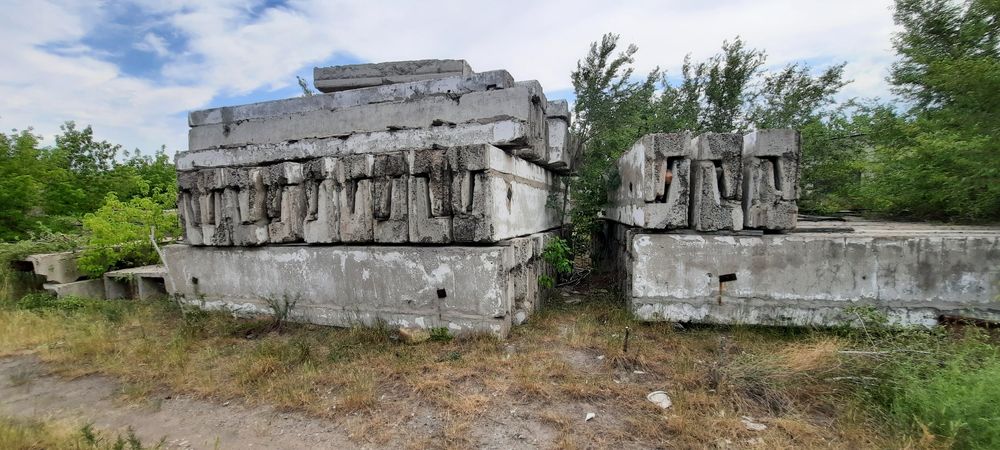 Диванчики керамзитобетонные б.у