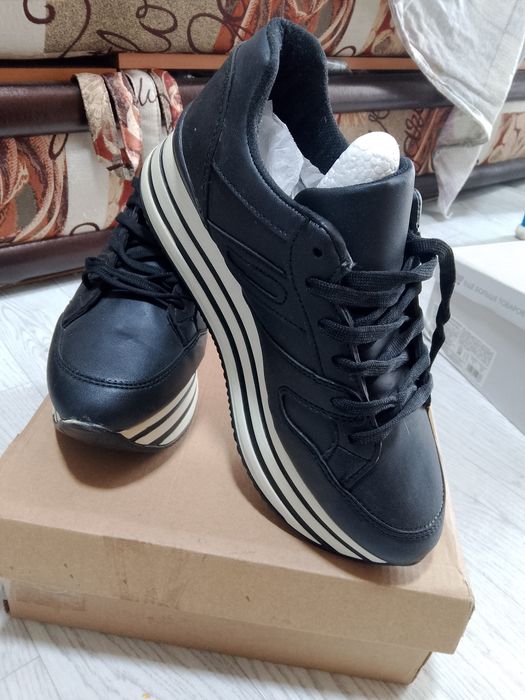 Продам обувь новую 39 размер