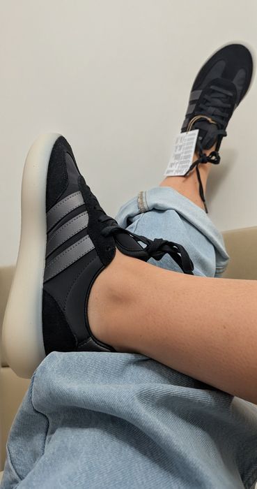 Adidasi piele intoarsa