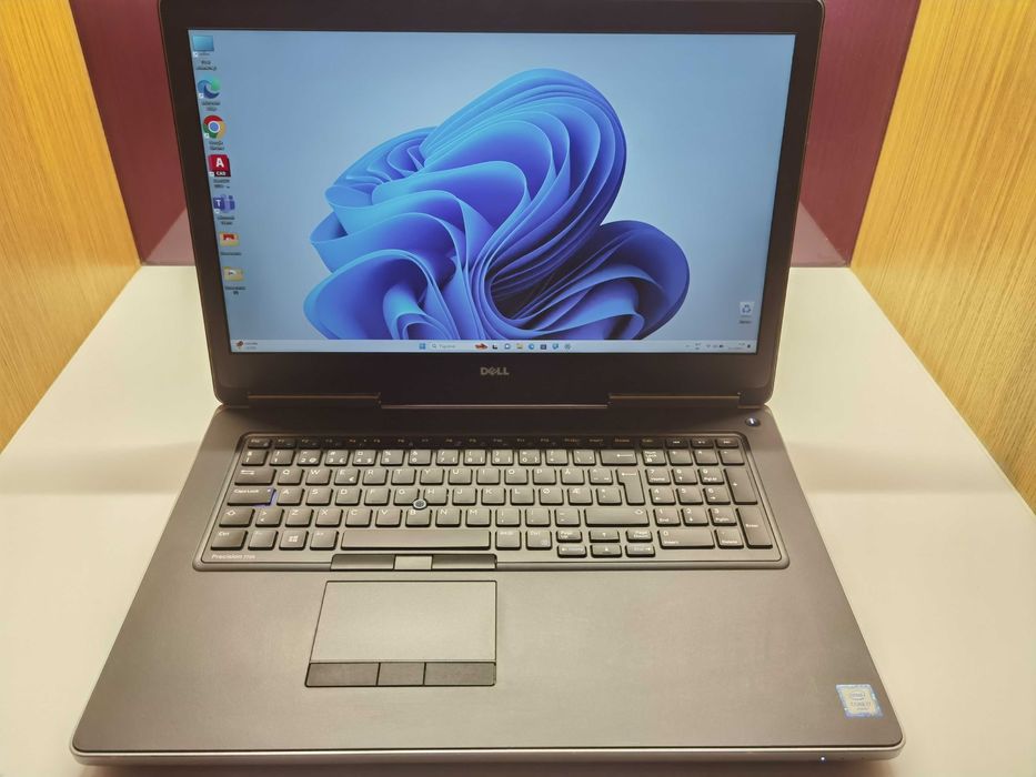 Лаптоп Dell Precision 7720 (17.3") + Подарък чанта
